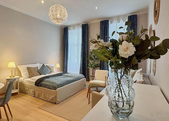 Spacious And Near Metro I Close To Parks I Akh *