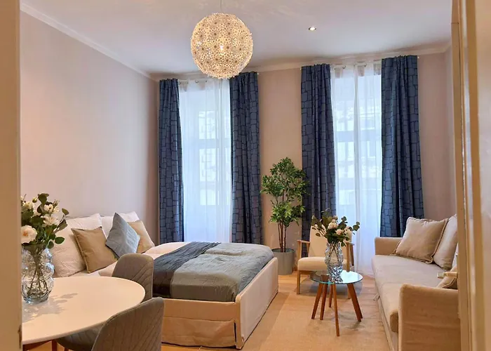 Spacious And Near Metro I Close To Parks I Akh Διαμέρισμα