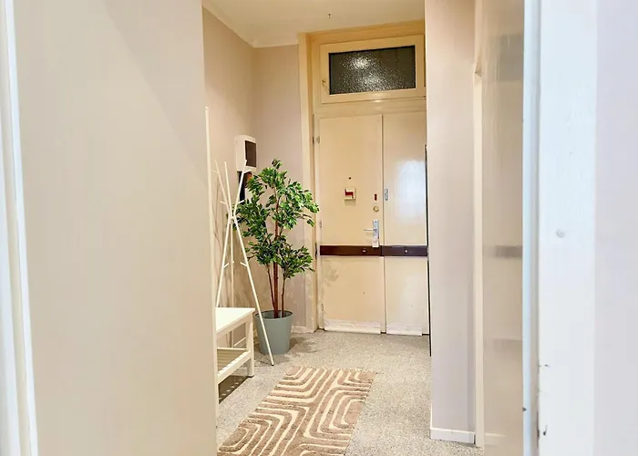 Spacious And Near Metro I Close To Parks I Akh *