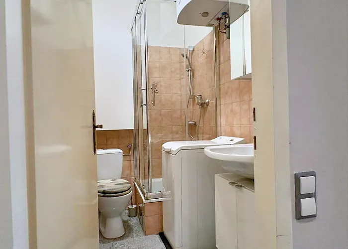 Spacious And Near Metro I Close To Parks I Akh Βιέννη