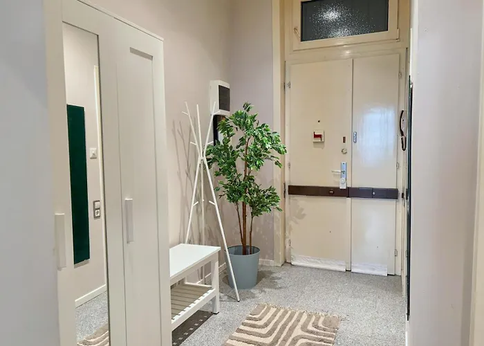 Spacious And Near Metro I Close To Parks I Akh