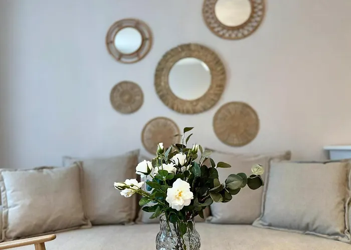 Spacious And Near Metro I Close To Parks I Akh Διαμέρισμα