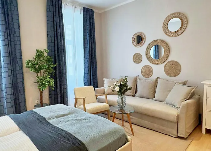 Spacious And Near Metro I Close To Parks I Akh *
